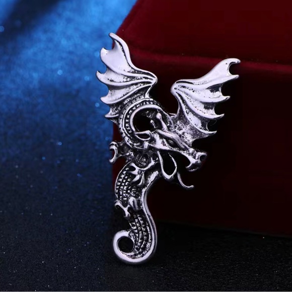 🐲NEW🐲 Very Detailed Silver Tone Dragon Brooch Pin - Picture 4 of 4